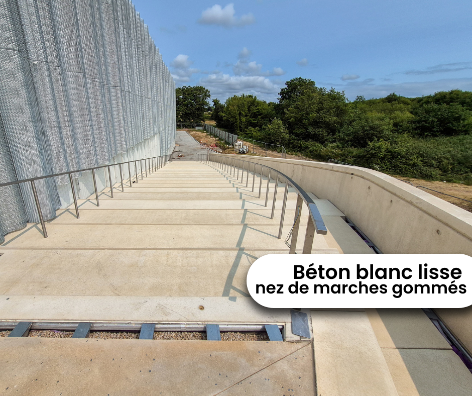 ARENA LES SABLES - SORIBA béton blanc finition lisse